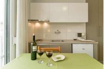 Grecia Privát Olympiakí Aktí, Exteriorul